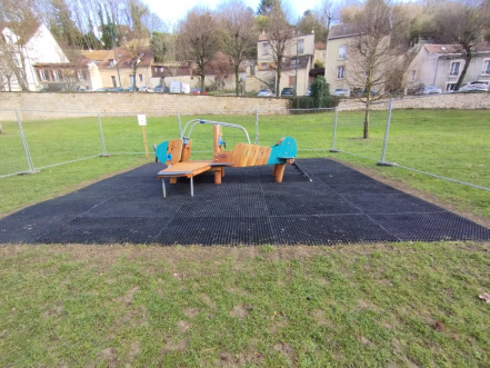 Image d'illustration pour : Aire de jeux pour les moins de 3 ans